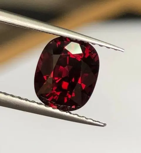 Intens rood Spinel - 2.33 ct
