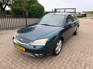 Ford Mondeo 2.0-16V Platinum