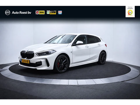 BMW 1-serie 118i M-SPORT High Executive FULL LED | CARPLAY | M-PERFORMANCE STOELEN | NAVI | STUUR+ST
