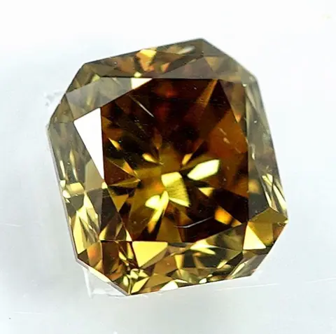 Diamant - 0.56 ct - Radiant - Natural Fancy Brownish Yellow