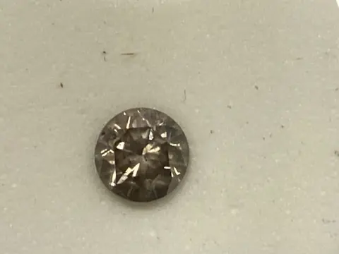 1 pcs Diamant - 0.55 ct - Rond - No reserve price , light