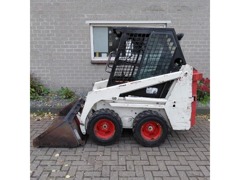 BOBCAT 453 Schranklader