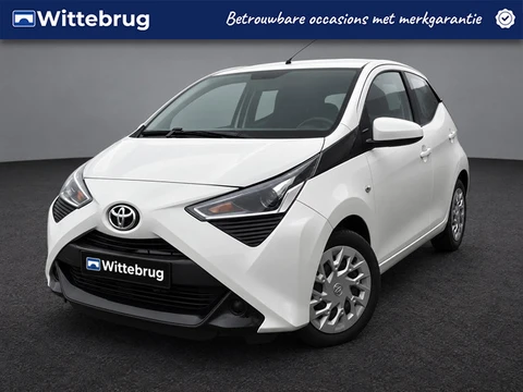 Toyota Aygo 1.0 VVT-i x-play Automaat met o.a. Navigatie!