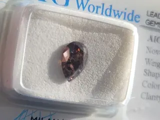 1 pcs Diamant - 0.80 ct - Peer - fancy dieproranje bruin -