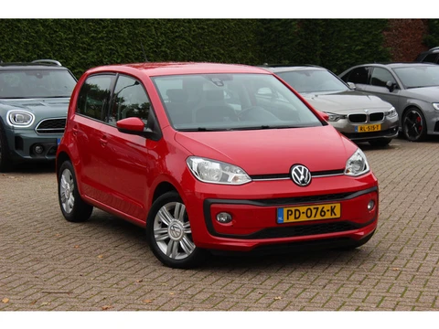 Volkswagen up! 1.0 BMT high up! 75pk / Camera / Parkeerhulp achter / 15'' / Cruise Control / Bluetoo