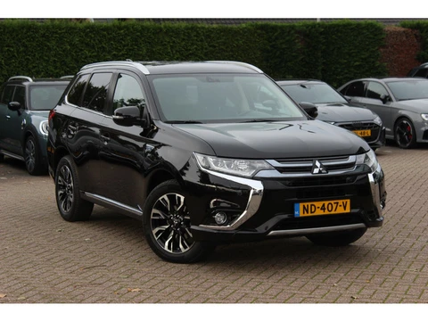 Mitsubishi Outlander 2.0 PHEV Premium / Trekhaak / Camera / Leder&Alcantara / Keyless / 18'' / Stoel