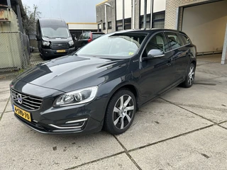 Volvo V60 2.4 D6 AWD Pl.i Sum. Lees tekst