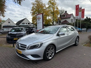 MERCEDES-BENZ A-KLASSE 180 EDITION NAVIGATIE / AIRCO / HALF LEDER / CRUISE CTR. / TREKHAAK / 17'' LM-VELGEN