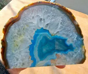 Agaat en bergkristallen in geode Geode - 925 g - (1)