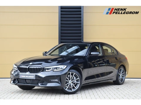 BMW 3-serie 330i Sportline * Sportstoelen * Head-up * Sfeerverlichting * Stoelverwarming * Leder *