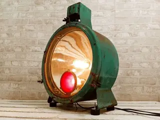 Vloerlamp, Lama's grote treinplek