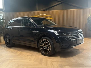 Volkswagen Touareg TOUAREG (R LINE) | grijs kenteken |  BANKEN ZITTEN ERBIJ VOOR GEEL KENTEKEN |