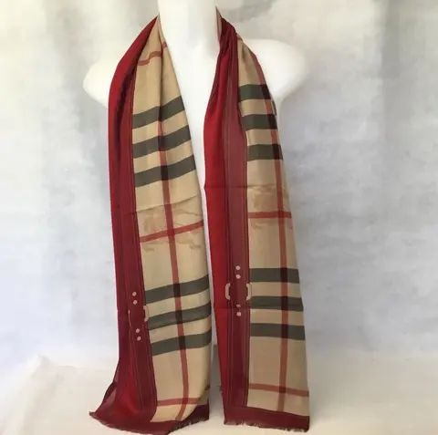 Burberry - TARTAN BORDEAUX / 190/70 cm - Sjaal