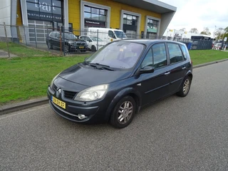 Renault Scénic 2.0-16V Tech Line