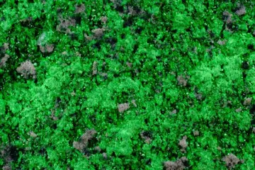 UVAROVITE GRANETS zeldzame intensieve groene kristallen op
