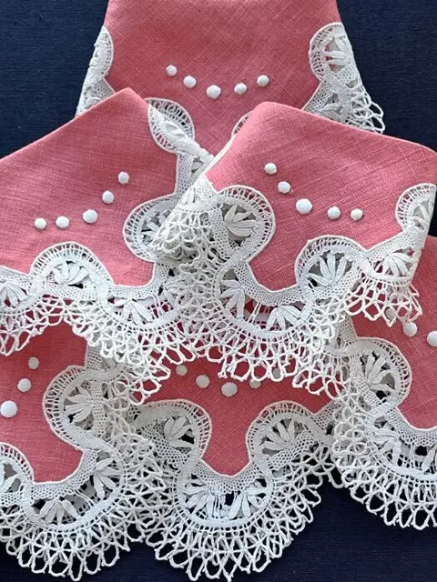 Cocktailservetten, handgeborduurd linnen, kant. (6) - Linnen