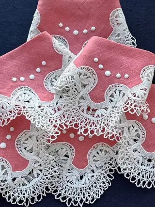 Cocktailservetten, handgeborduurd linnen, kant. (6) - Linnen