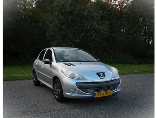 Peugeot 206 + 1.4 XS . 5 Drs . Airco . Cruiscontrol . Elec ramen . 75 PK .enz