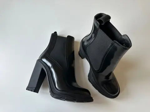 Alexander McQueen - Enkellaarzen - Maat: Schoenen / EU 38