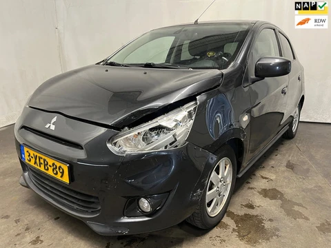 Mitsubishi Space Star 1.2 Intense auto start rijd goed links voor schade