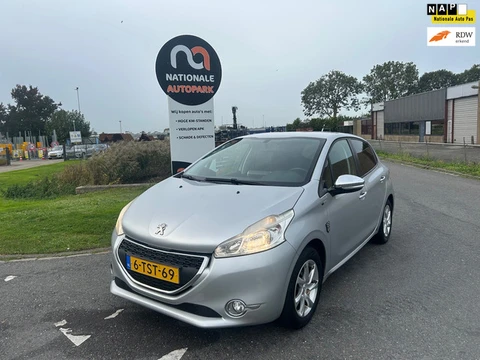 Peugeot 208 | 2014 | 1.2 VTi Style 82 pk | Handgeschakeld | Export en Handel only