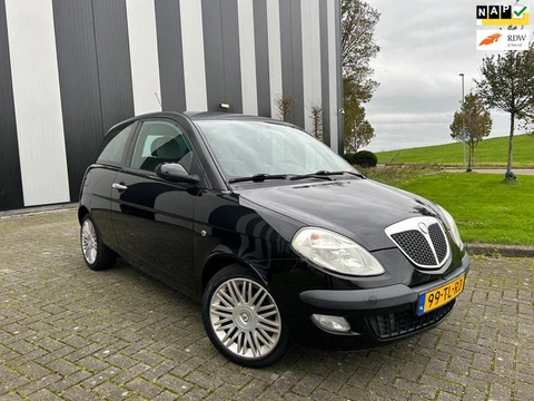 Lancia Ypsilon 1.4-16V MomoDesign Nw APK-Lage Km-Airco-Lmv-Elekpakket