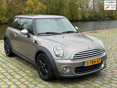 Mini 3-Deurs 1.6 One MINIMALIST 2e eigenaar airco elektrische ramen cruise control start stop naviga