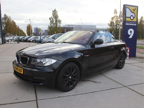 BMW 1 Serie Cabrio 118i High Executive M-Sport pakket, Afn. Trekhaak, Leder, Stoelvw. Herfstactie!