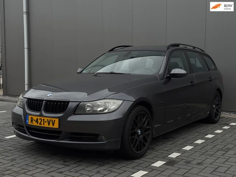 BMW 3-serie Touring 320i High Executive | Automaat | Panoramadak | Leder | Parkeersensoren | 18 inch