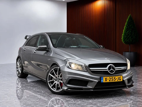Mercedes-Benz A-klasse AMG 45 4MATIC Edition 1 (SCHAALSTOELEN, PANO, H&K, CAMERA, EERSTE LAK, DEALER