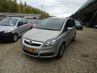 Opel Zafira 2.2 Enjoy. Automaat, 7 persoons, Airco, Trekhaak