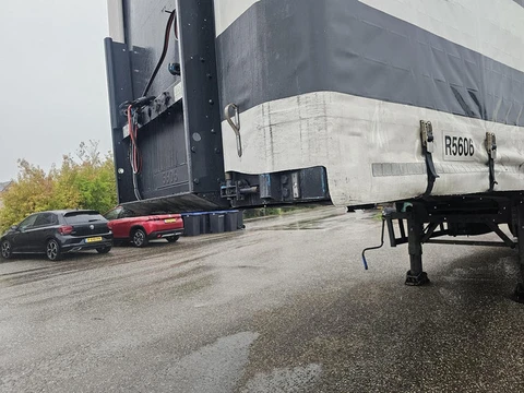 GOENEWEGEN DRO 10-10 B /STEERING AXLE / LOADING LIFT 2000 KG/ BATTERIES/ BTW DRUM./ APK 12-11-2026