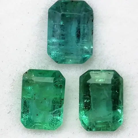 3 pcsSmaragd - 3.06 ct