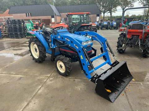 Iseki TA247 Met voorlader