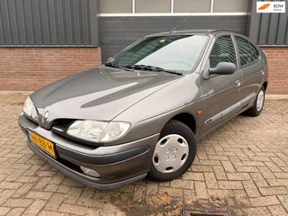Renault Mégane 1.6e RN VERSNELLINGSBAK DEFECT