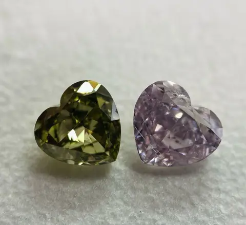 2 pcs Diamanten - 1.00 ct - Hart - Elegant grijsachtig