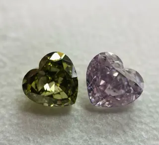 2 pcs Diamanten - 1.00 ct - Hart - Elegant grijsachtig