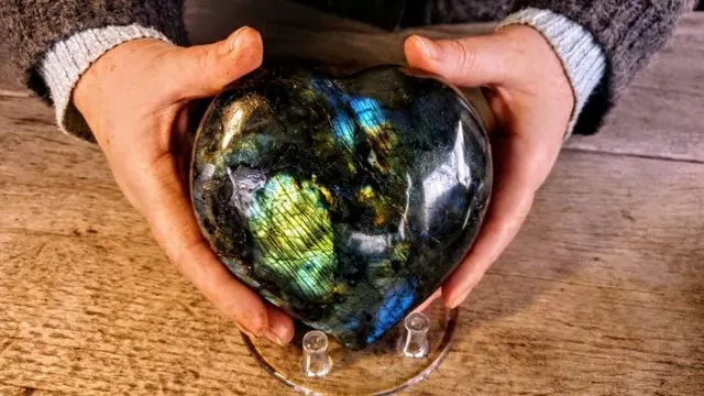 Labradoriet - Hart - zeldzame heldere luminescentie blauwe