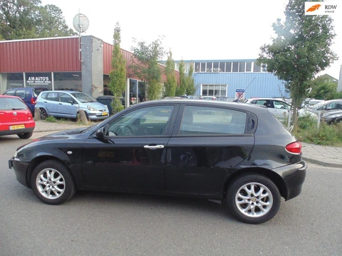 Alfa Romeo 147 1.6 T.Spark Distinctive 5 deurs met airco nieuwe motor