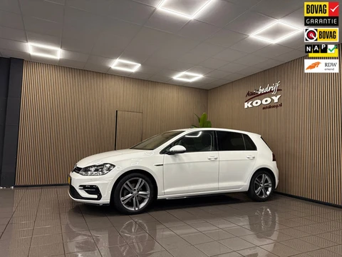 Volkswagen Golf 1.0 TSI R-Line * Automaat / Virtual cockpit / Carplay / Trekhaak / Stoelverwarming *