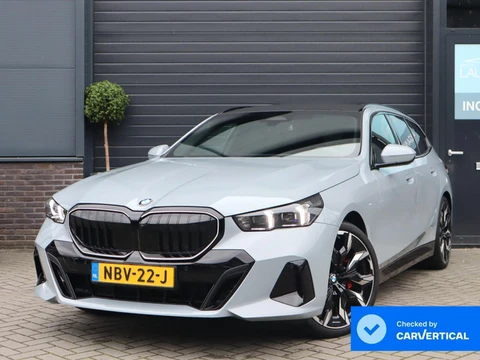 BMW 5-serie Touring 520i | Pano | 360 Camera | HUD | Trekhaak | Bowers & Wilkins