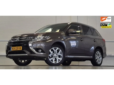 Mitsubishi Outlander 2.0 PHEV Business Edition Trekhaak 100% Dealer onderhouden Allseason banden Moo