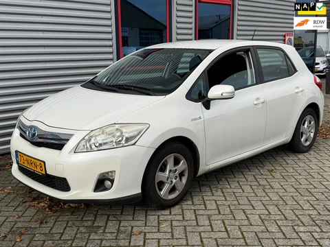 Toyota Auris 1.8 Full Hybrid Aspiration Parelmoer wit