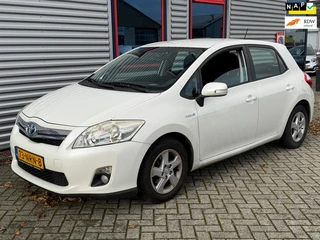 Toyota Auris 1.8 Full Hybrid Aspiration Parelmoer wit