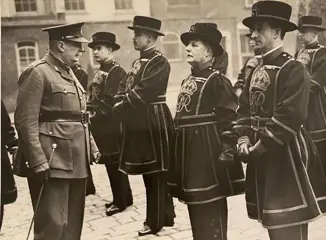 Fotobureau Holland - Yeomen Warders First Wartime Easter