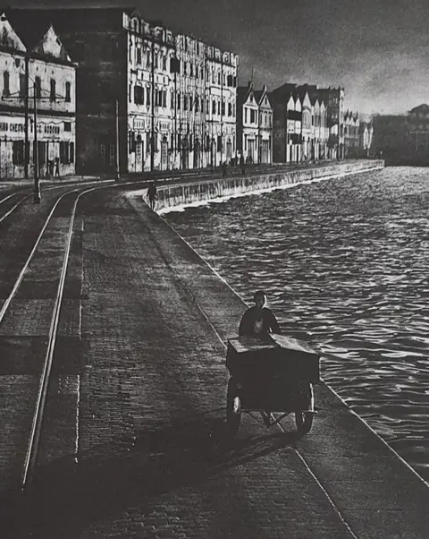 Fan HO (1931-2016) - As Evening Hurries By, Hong Kong 1955