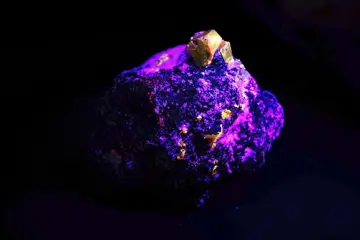 Big ZIRCON - kristal met biotiet en calciet - intensieve