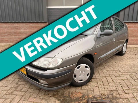 Renault Mégane 1.6e RN VERSNELLINGSBAK DEFECT
