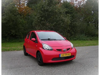 Toyota Aygo 1.0-12V + 3 Drs . Elec ramen . Lichtmetalen velgen .