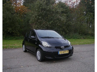 Toyota Aygo 1.0-12V . 5 Deurs . Airco . Elec ramen . enz